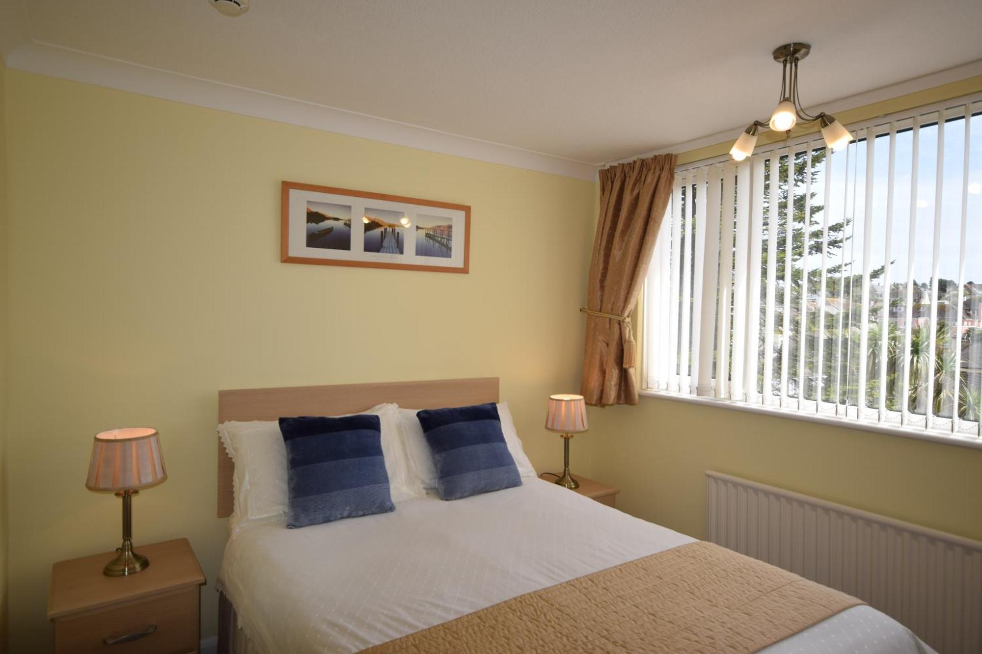 Churston Way 4* Бриксем